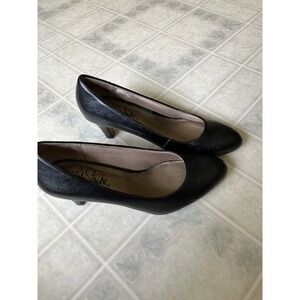 Life Stride Sable Classic Black Vegan Leather, Almond Toe Heel Pumps 8.5 W